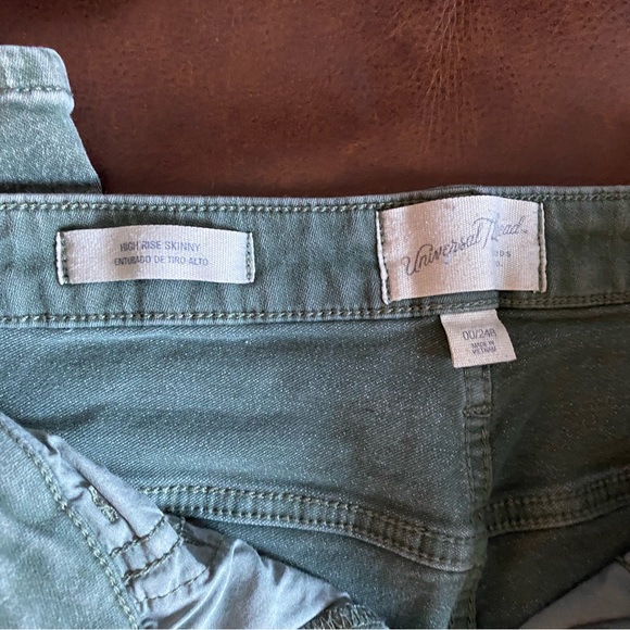 Universal thread womens jeans. - Picture 2 of 3